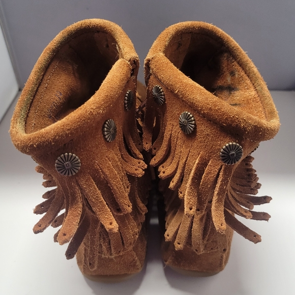 Minnetonka 8 Soft Suede Abkle Boots Double Fringe Studded Rubber Soles Side Zip - Picture 5 of 10